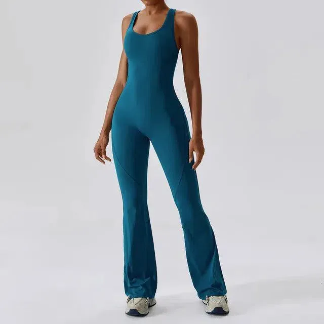 Maren – Body-contouring design – One-piece outfit
